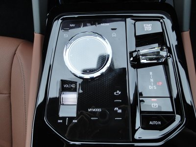 2025 BMW 5 SERIES — миниатюра 16