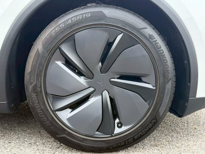 2025 Tesla MODEL Y thumbnail 27