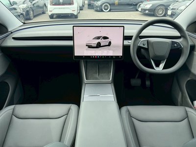 TESLA MODEL Y - 6