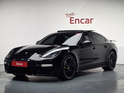 PORSCHE PANAMERA - 1