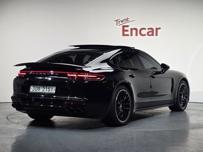 PORSCHE PANAMERA - 3