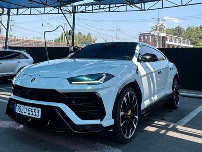 LAMBORGHINI URUS - 3