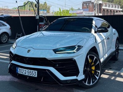 LAMBORGHINI URUS - 5