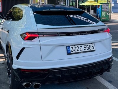 LAMBORGHINI URUS - 8