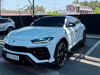 LAMBORGHINI URUS - 2