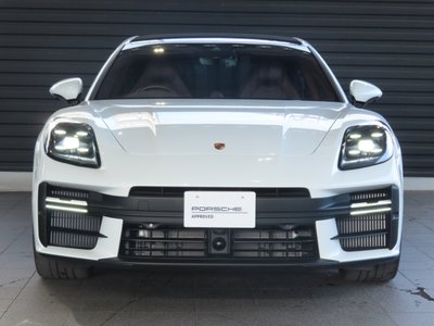 2024 Porsche PANAMERA photo 2