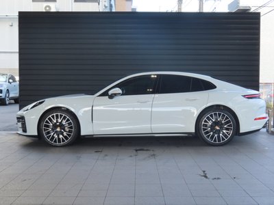 2024 Porsche PANAMERA photo 4