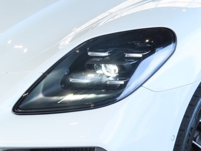 2024 Porsche PANAMERA photo 3