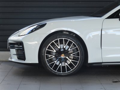 2024 Porsche PANAMERA photo 5