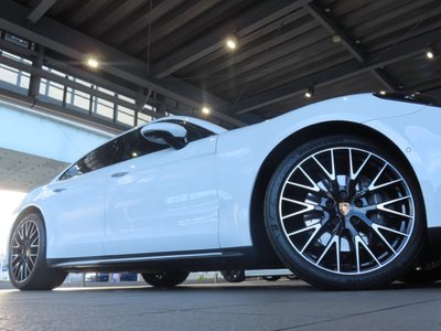 2024 Porsche PANAMERA photo 6