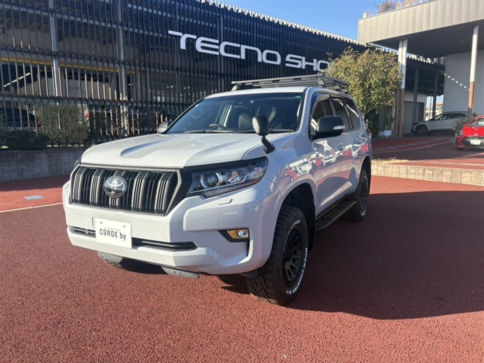 TOYOTA LAND CRUISER PRADO - View 1