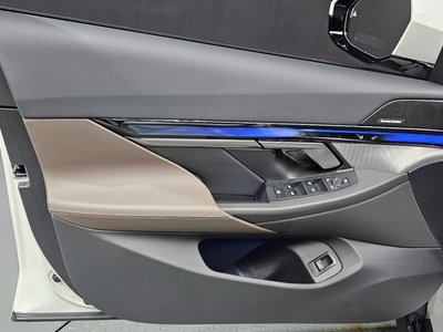 2025 BMW 5 SERIES thumbnail 14