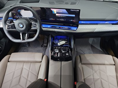 2025 BMW 5 SERIES — фото 5
