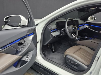 2025 BMW 5 SERIES thumbnail 13
