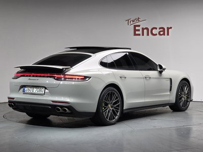 PORSCHE PANAMERA - 3