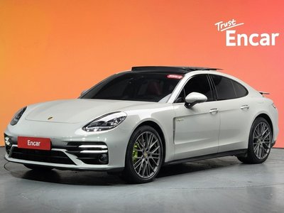 PORSCHE PANAMERA - 1