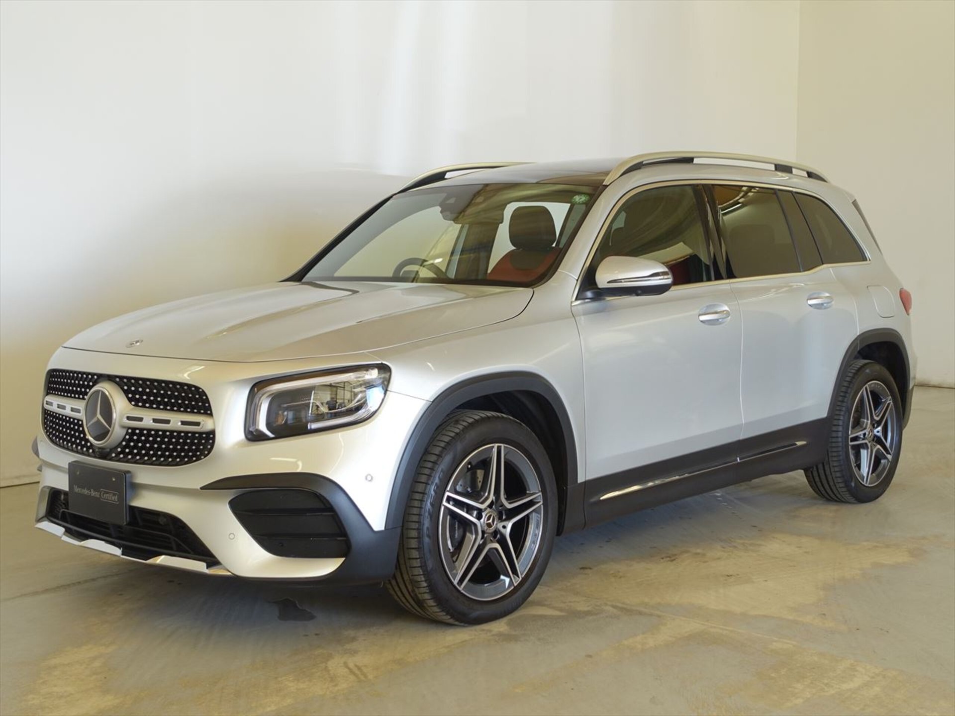 MERCEDES-BENZ GLB - View 1