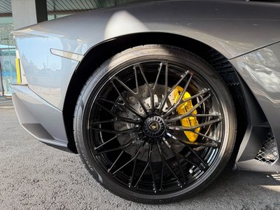 LAMBORGHINI AVENTADOR - 3