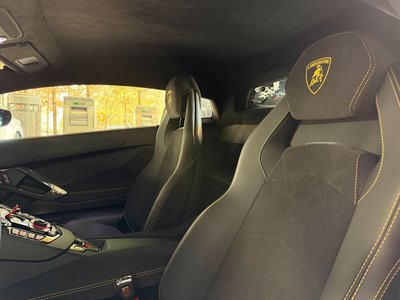 LAMBORGHINI AVENTADOR - 8