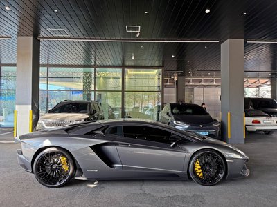 LAMBORGHINI AVENTADOR - 2