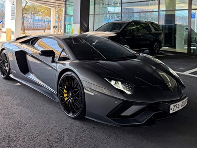LAMBORGHINI AVENTADOR - 4