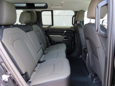 LAND ROVER DEFENDER - 10