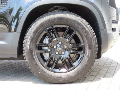 LAND ROVER DEFENDER - 7