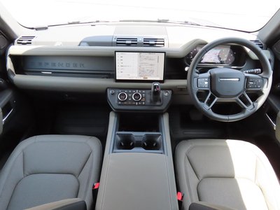 LAND ROVER DEFENDER - 8