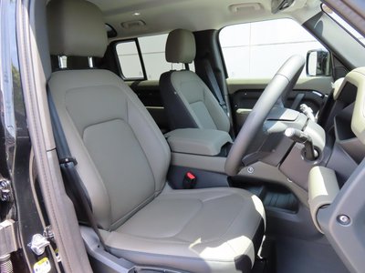 LAND ROVER DEFENDER - 9