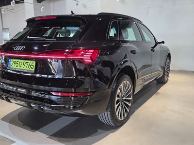 AUDI Q8 E-TRON - 5