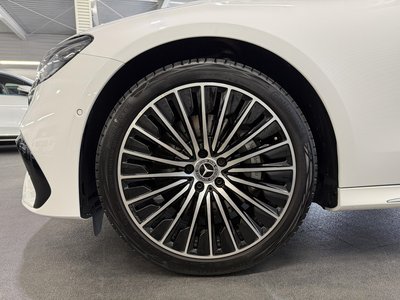 MERCEDES-BENZ E-CLASS - 10