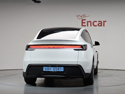 TESLA MODEL Y - 4