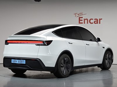 TESLA MODEL Y - 2