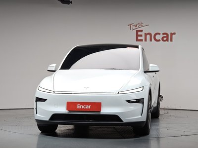 TESLA MODEL Y - 3