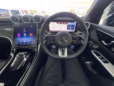 2025 Mercedes-BENZ GLC photo 4