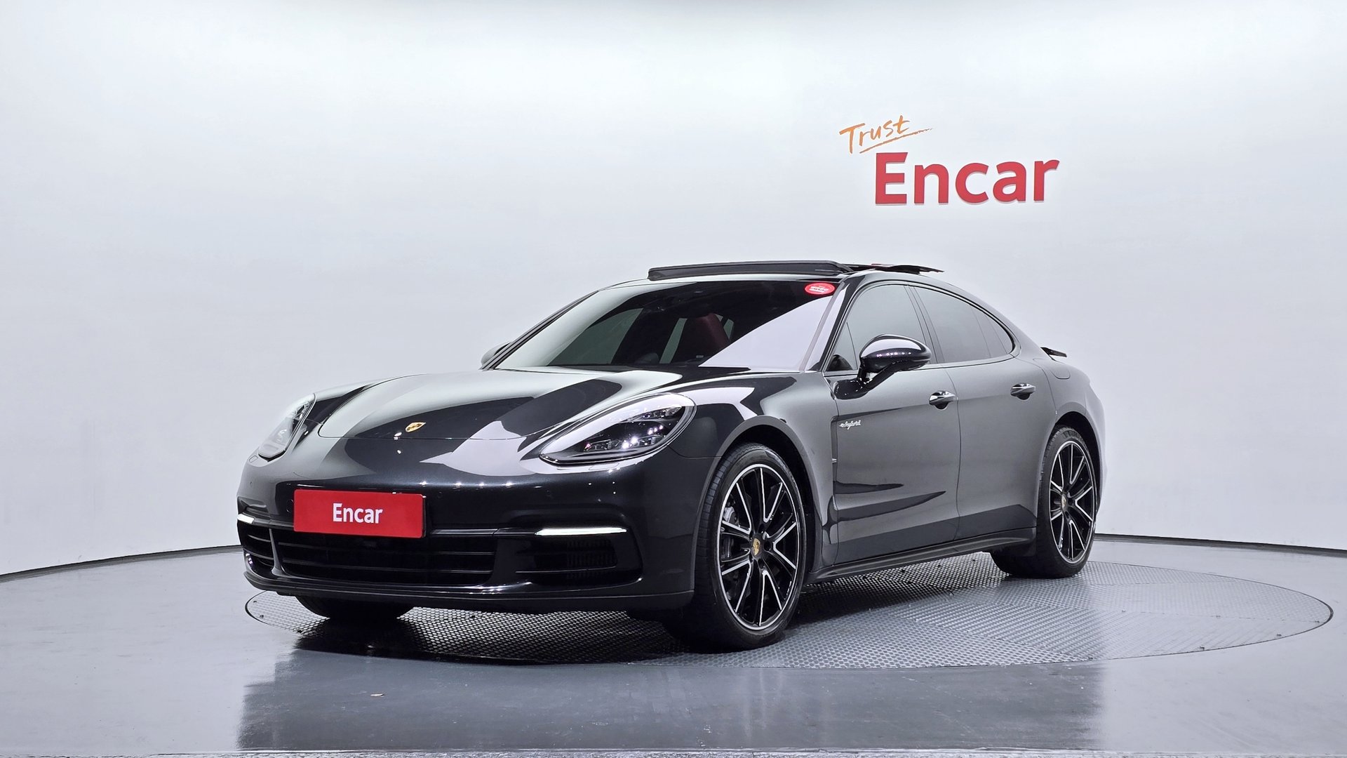 PORSCHE PANAMERA - View 1