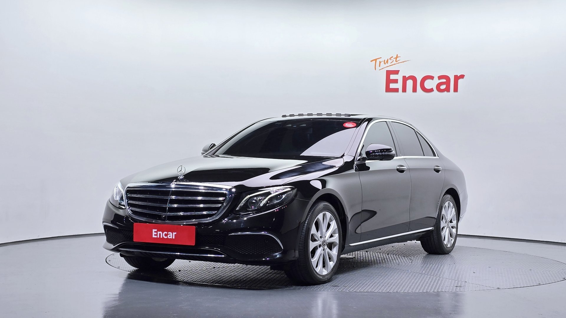 MERCEDES-BENZ E-CLASS - View 1