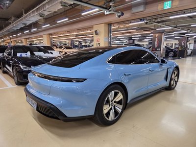 2021 Porsche TAYCAN 照片 3