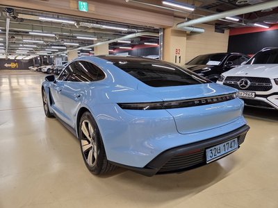 2021 Porsche TAYCAN 照片 2