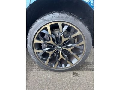 ASTON MARTIN DBX - 8