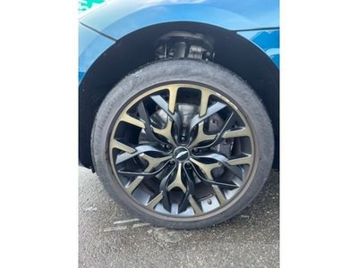 ASTON MARTIN DBX - 9