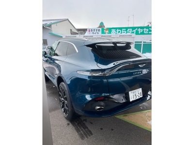 ASTON MARTIN DBX - 4