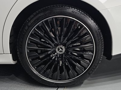 MERCEDES-BENZ E-CLASS - 8