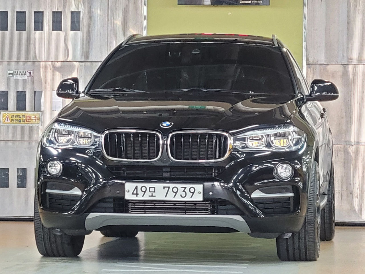 BMW X6 - View 1