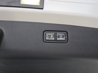 2021 Genesis GV70 thumbnail 32