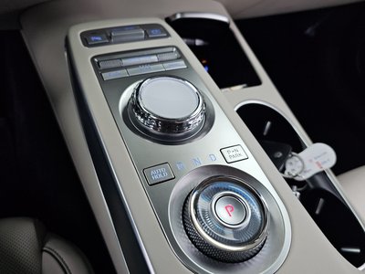 2021 Genesis GV70 thumbnail 12