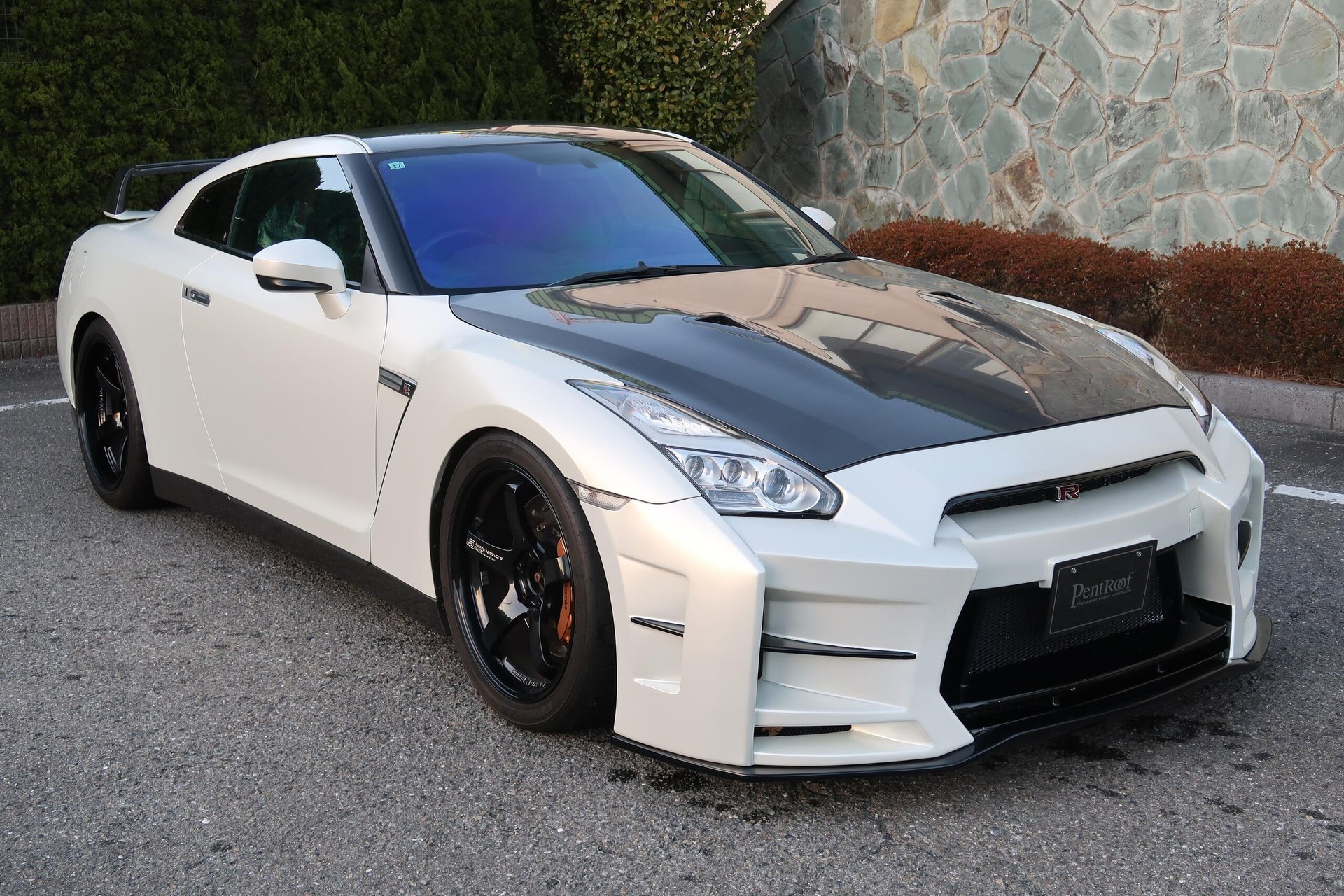 NISSAN GT-R - View 1