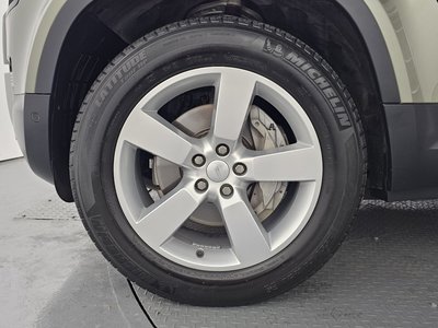 LAND ROVER DEFENDER - 9