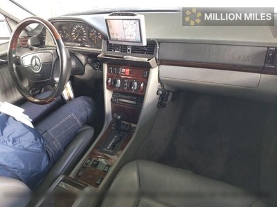 MERCEDES-BENZ E-CLASS - 3