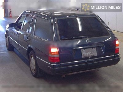 MERCEDES-BENZ E-CLASS - 2